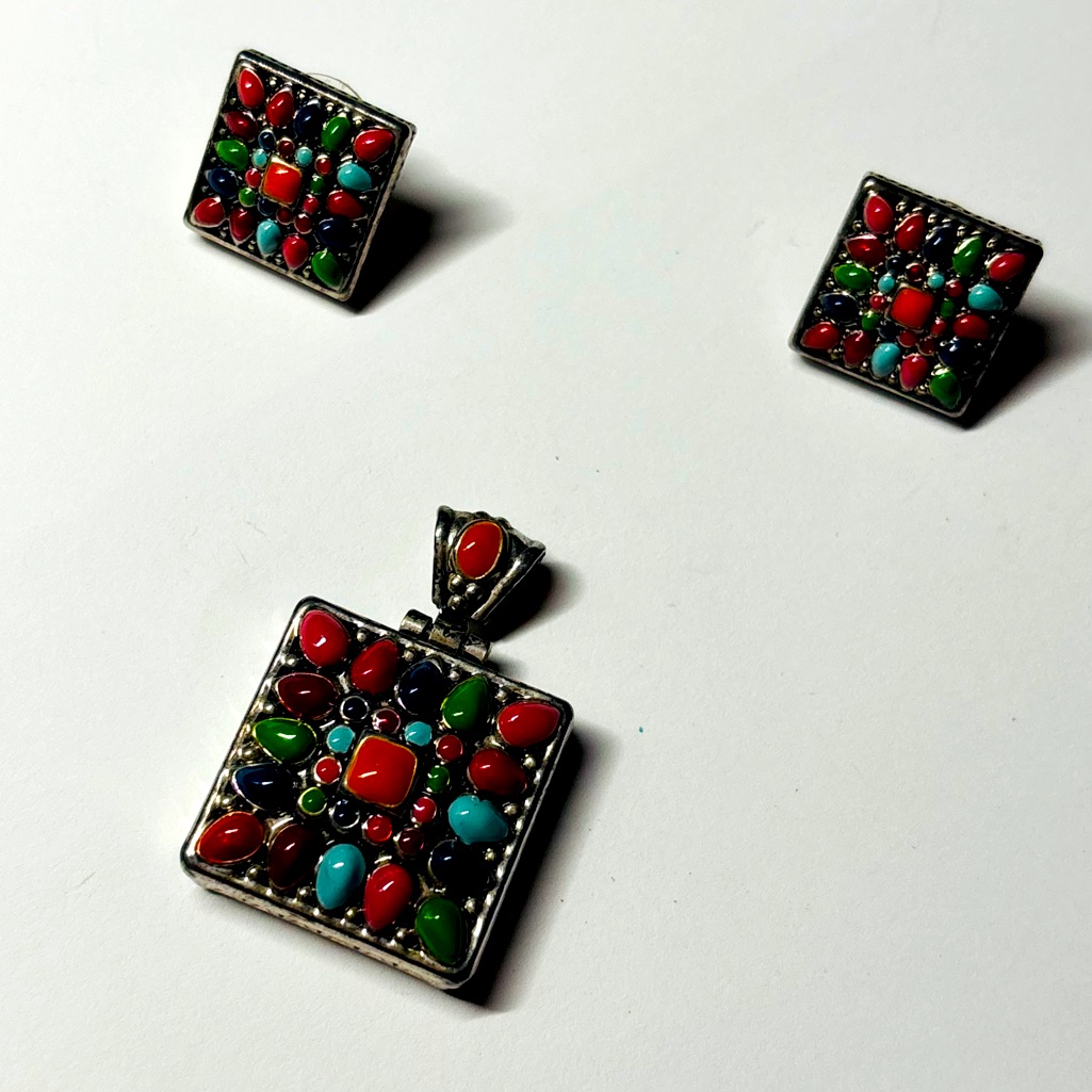 Vintage Best Mosaic Pendant Earring Set 35$